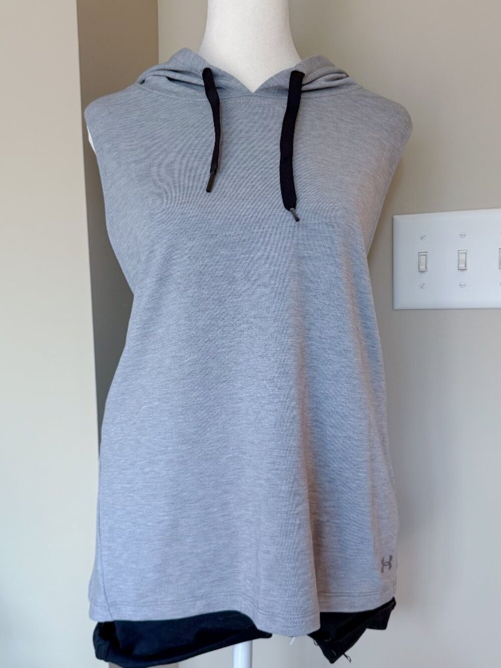 Under Armour Gray Sleeveless Hoodie - Size Large